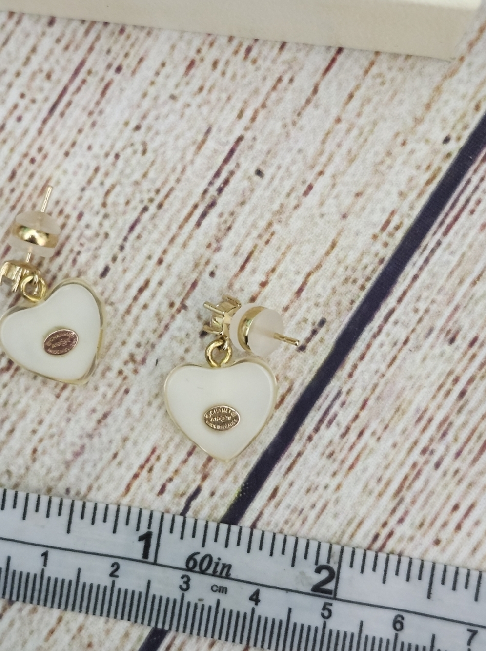 CHANEL White and Gold Heart Drop Earrings with Crystal CC - Picture 4 of 6